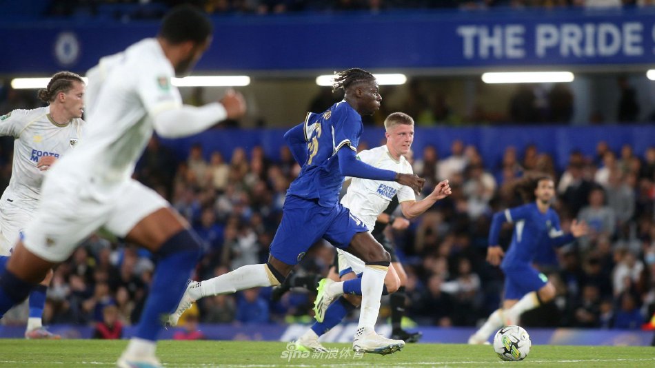 两支球队之 两支球队之