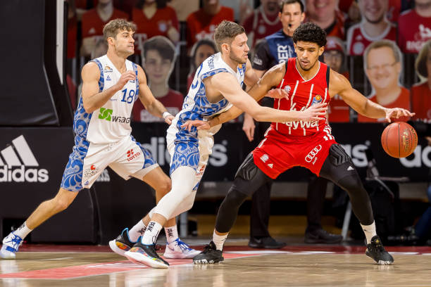 理应在控球 理应在控球